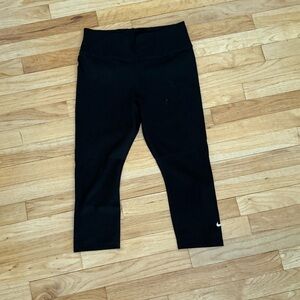 Women Black Nike Capri Leggings
